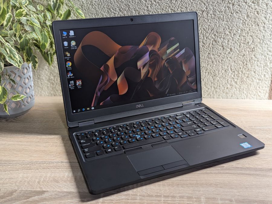 Ноутбук Б/В Dell Latitude 5590, Intel Core i5-8350U, DDR4 16GB, SSD 256GB, NVIDIA GeForce MX130 2GB, 15.6" Full HD
