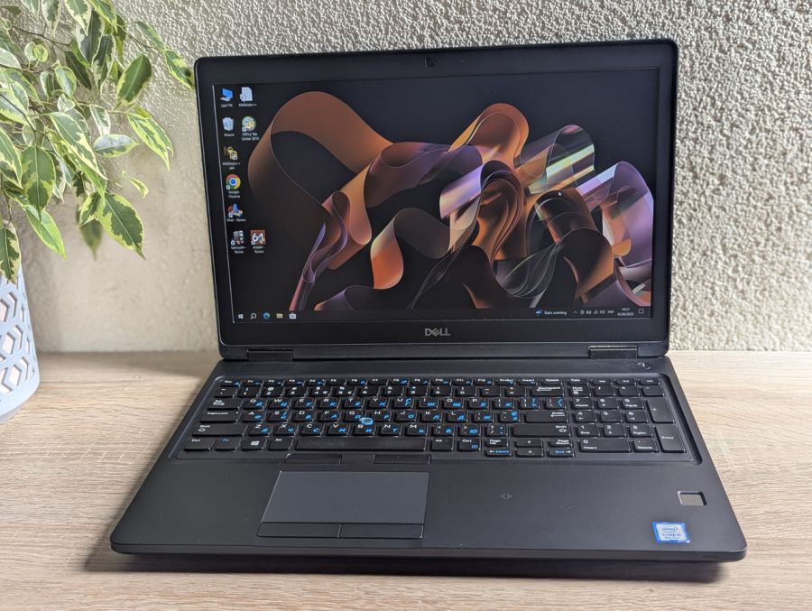 Ноутбук Б/В Dell Latitude 5590, Intel Core i5-8350U, DDR4 16GB, SSD 256GB, NVIDIA GeForce MX130 2GB, 15.6" Full HD