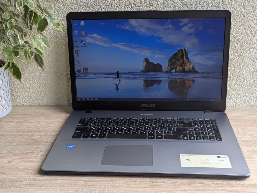 Уцінка! Ноутбук Б/В ASUS Vivobook X705NA, Intel Celeron N3350, DDR3 8 GB, SSD 128GB, 17.3" HD [ProductHub SKU Asus123]