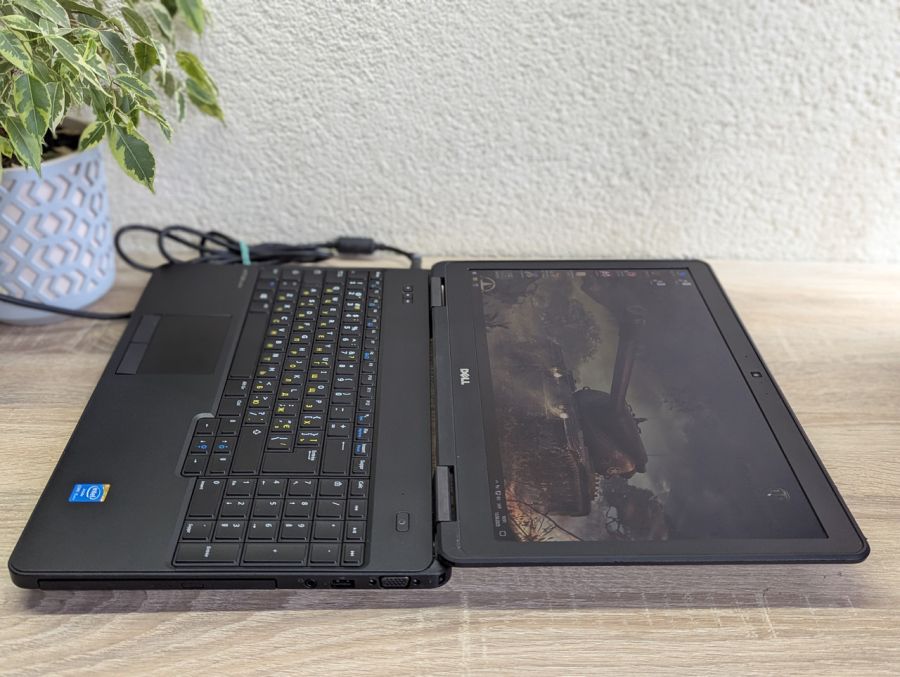 Ноутбук Б/В Dell Latitude E5540, Intel Core i5-4310U, DDR3 8GB, SSD 128GB, NVIDIA GeForce GT 720M 2GB, 15.6" Full HD