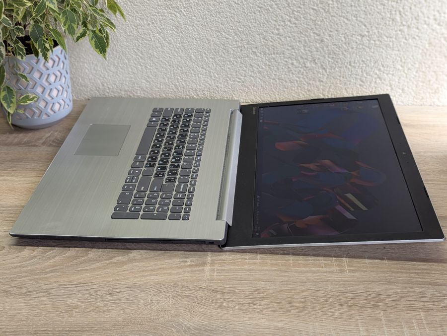 Уцінка! Ноутбук Б/В Lenovo IdeaPad 320-17IKB, Intel Pentium 4415U, DDR4 12 GB, SSD 256GB, 17.3" HD [ProductHub SKU L74]
