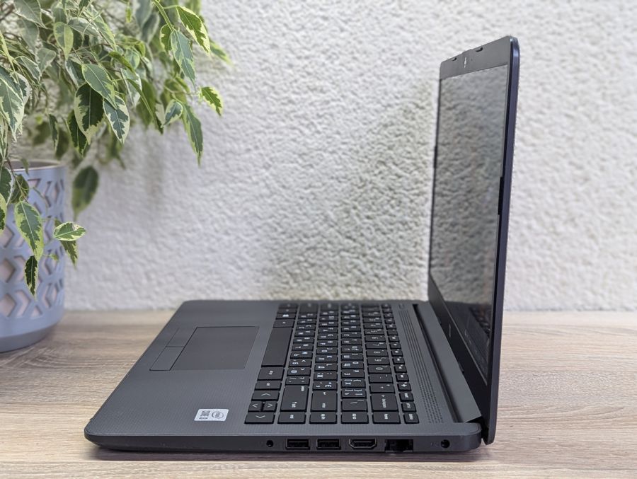 Уцінка! Ноутбук Б/В HP Notebook 240 G8, Intel Core i3-1005G1, DDR4 16 GB, SSD 256GB, 14" Full HD [ProductHub SKU HP485]