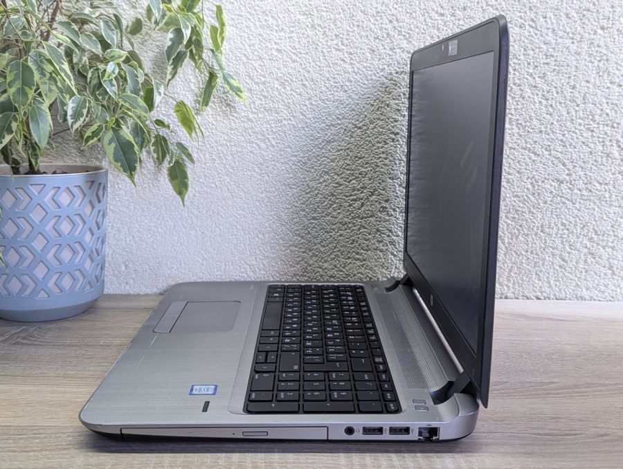 Уцінка! Ноутбук Б/В HP ProBook 450 G3, Intel Core i5-6200U, DDR3 8 GB, SSD 128GB, 15.6" HD [ProductHub SKU HP345]