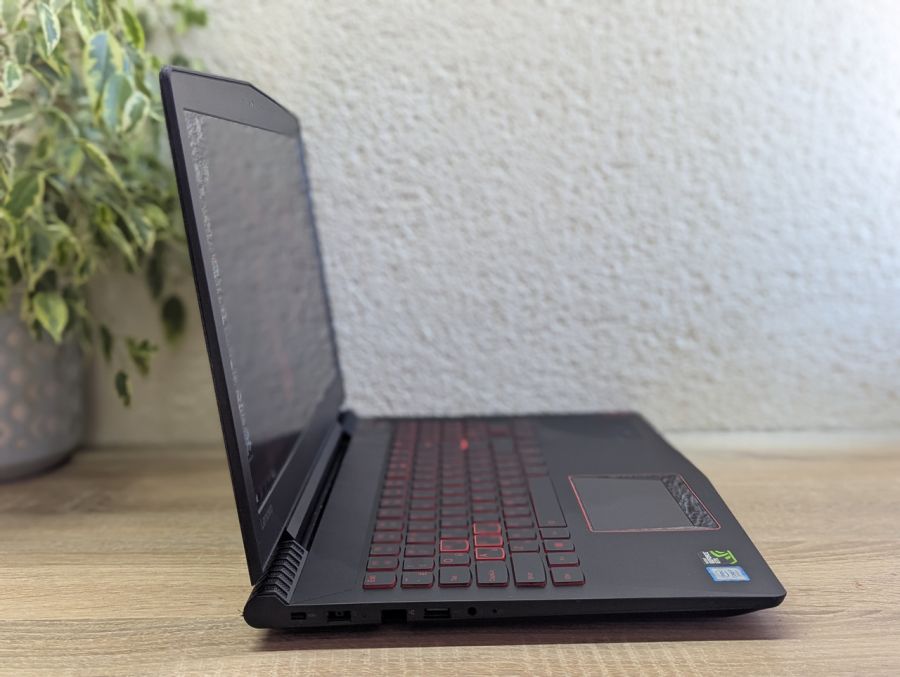 Уцінка! Ноутбук Б/В Lenovo Y520-15IKBN, Intel Core i7-7700HQ, DDR4 32 GB, SSD 128GB + HDD 1TB, NVIDIA GeForce GTX 1050 4Gb, 15.6" Full HD [ProductHub SKU L247]