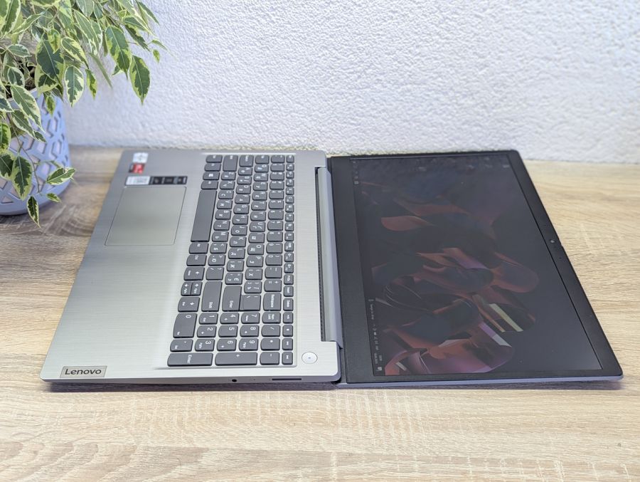 Уцінка! Ноутбук Б/В Lenovo IdeaPad 3, AMD Athlon Silver 3050U, DDR4 16 GB, SSD 256GB, AMD Radeon Graphics 2Gb, 15" Full HD [ProductHub SKU L251]