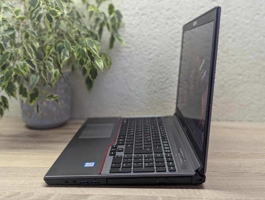 Уцінка! Ноутбук Б/В Fujitsu E756, Intel Core i5-6300U, DDR4 8 GB, SSD 128GB, 15.6" Full HD [ProductHub SKU F31]