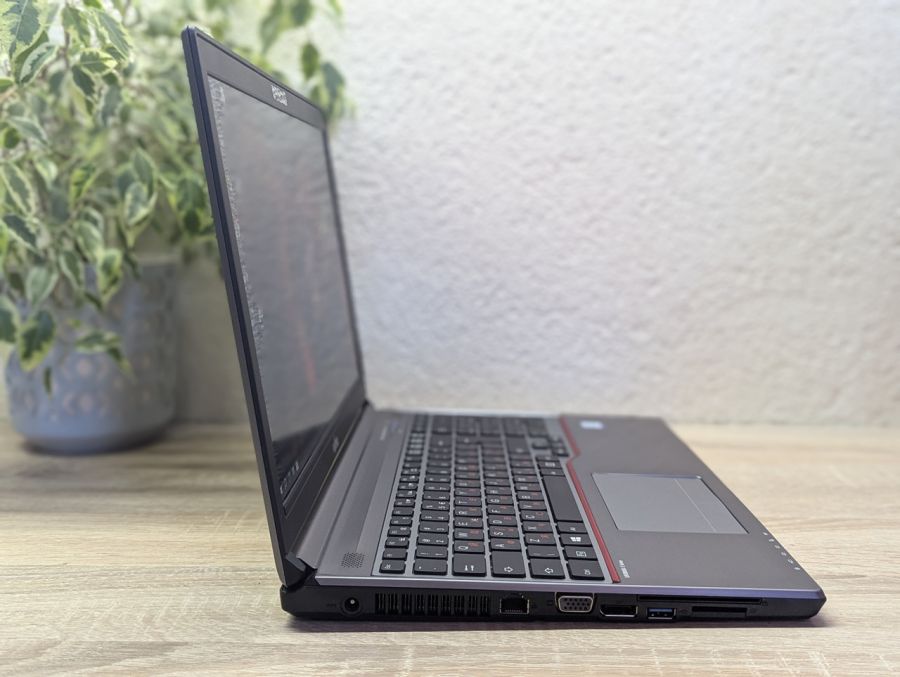 Уцінка! Ноутбук Б/В Fujitsu E756, Intel Core i5-6300U, DDR4 8 GB, SSD 128GB, 15.6" Full HD [ProductHub SKU F31]