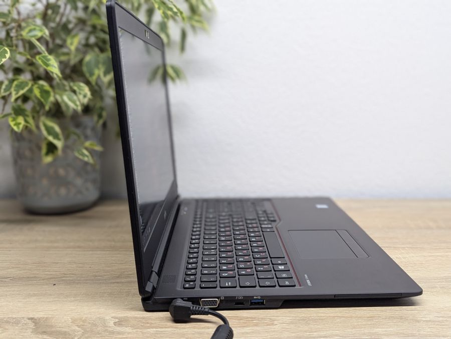 Уцінка! Ноутбук Б/В Fujitsu U759, Intel Core i5-8665U, DDR4 8 GB, SSD 256GB, 15.6" Full HD [ProductHub SKU F157]