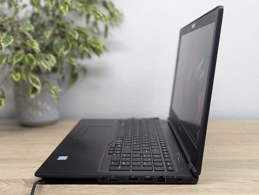 Уцінка! Ноутбук Б/В Fujitsu U759, Intel Core i5-8665U, DDR4 8 GB, SSD 256GB, 15.6" Full HD [ProductHub SKU F157]