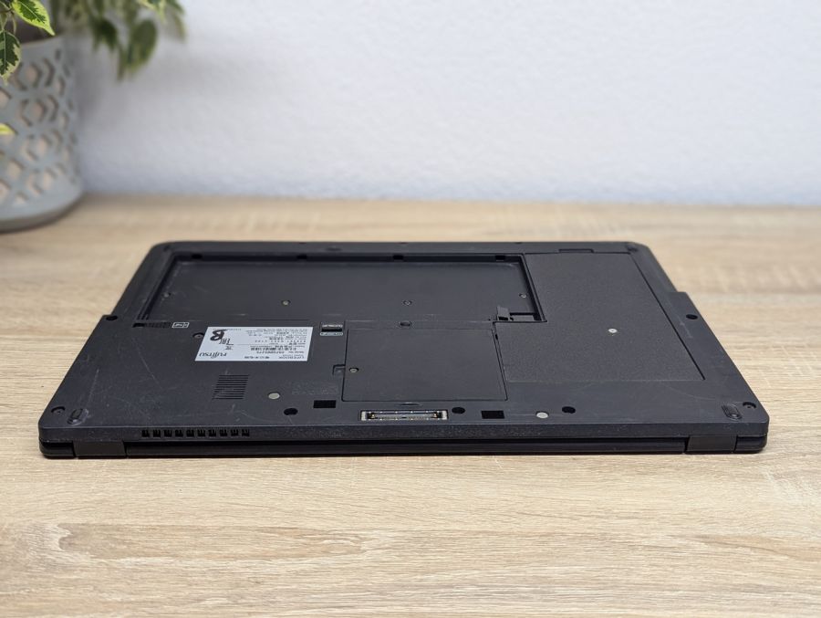 Уцінка! Ноутбук Б/В Fujitsu LifeBook U7510, Intel Core i5-10210U, DDR4 8 GB, SSD 256GB, 15" Full HD [ProductHub SKU F137]
