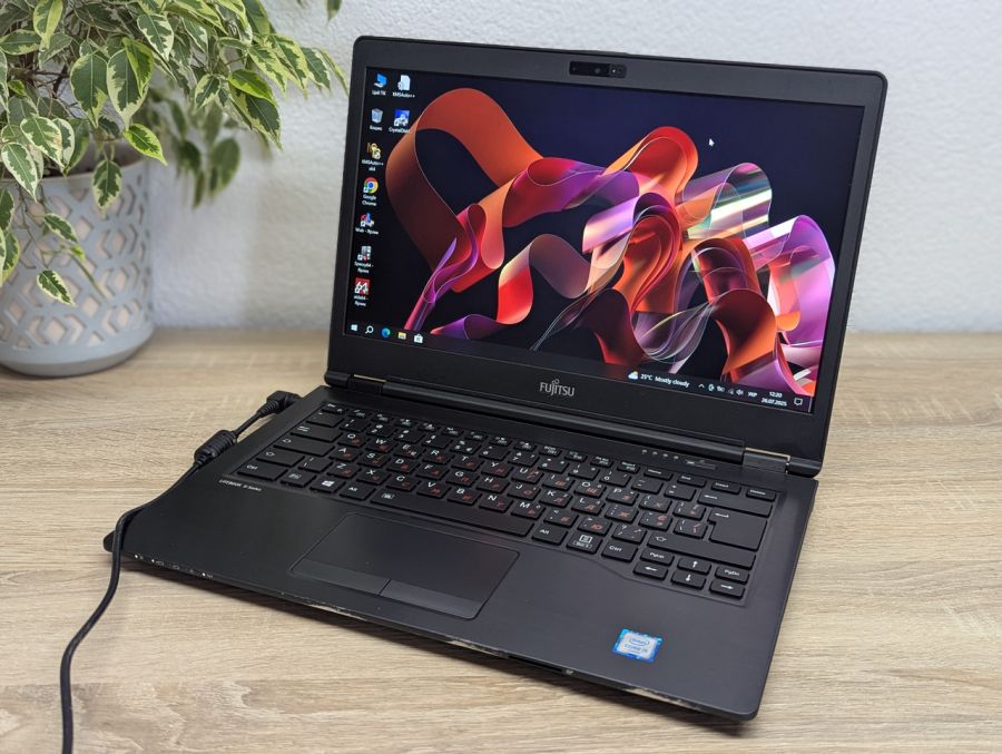 Уцінка! Ноутбук Б/В Fujitsu U747, Intel Core i5-6200U, DDR4 8 GB, SSD 256GB, 14" Full HD [ProductHub SKU F162]