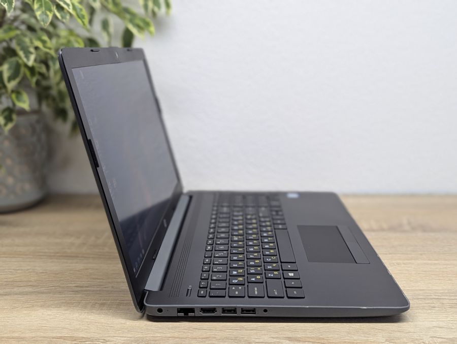 Уцінка! Ноутбук Б/В HP Laptop 15, Intel Core i5-8250U, DDR4 8 GB, SSD 256GB, 15.6" Full HD [ProductHub SKU HP534]