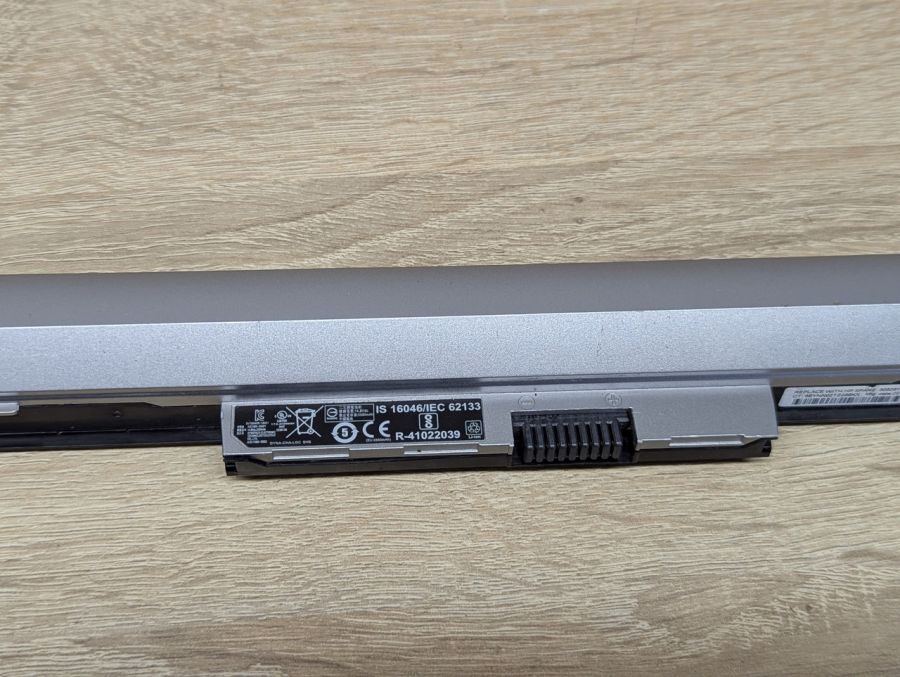 Б/В Оригінальна акумуляторна батарея HP R004XL [ProductHub SKU R004XL-40]