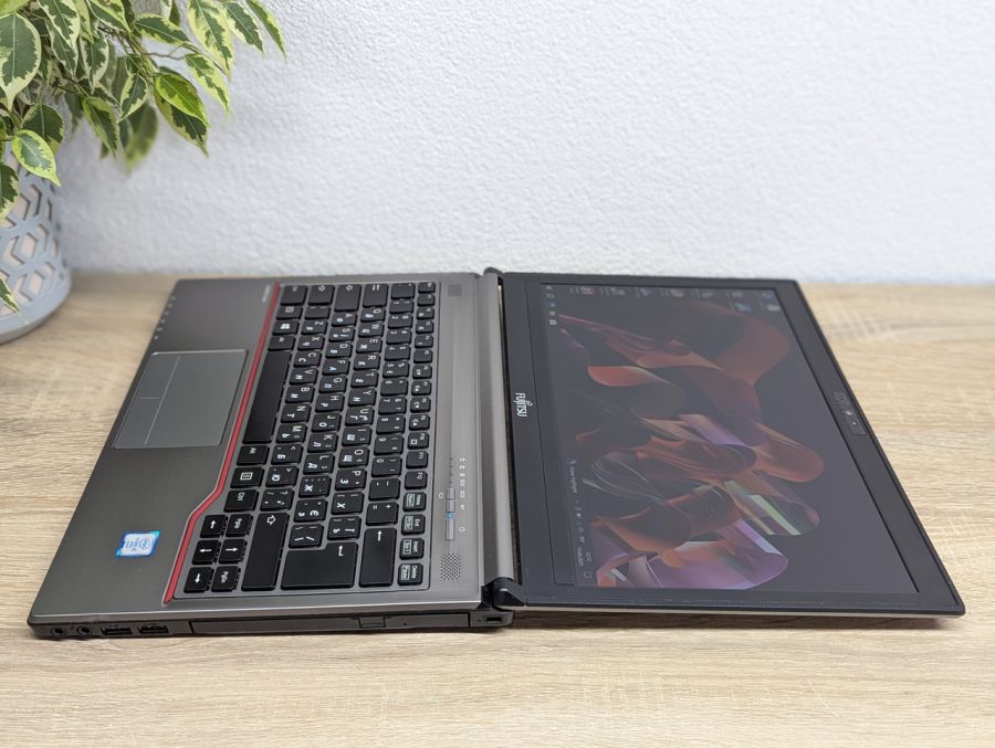 Уцінка! Ноутбук Б/В Fujitsu E736, Intel Core i5-6300U, DDR4 8 GB, SSD 256GB, 13" Full HD