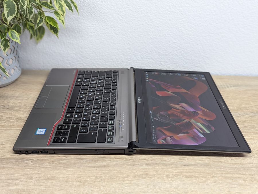 Ноутбук Б/В Fujitsu E736, Intel Core i5-6300U, DDR4 8GB, SSD 256GB, 13" Full HD [ProductHub SKU F186]