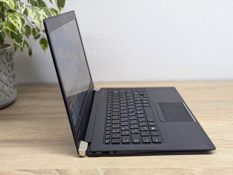 Ноутбук Б/В Toshiba Portege X30-D, Intel Core i5-7300U, DDR4 8GB, SSD 128GB, 13" Full HD Сенсор