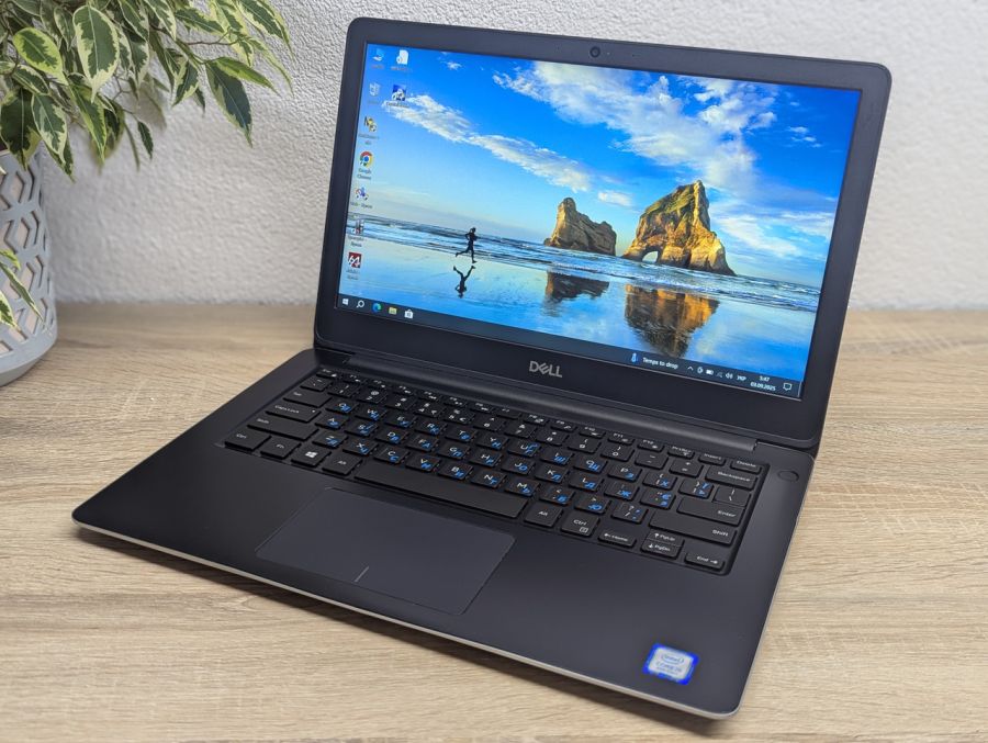 Ноутбук Б/В Dell Vostro 5370, Intel Core i5-8250U, DDR4 16GB, SSD 256GB, 13" Full HD