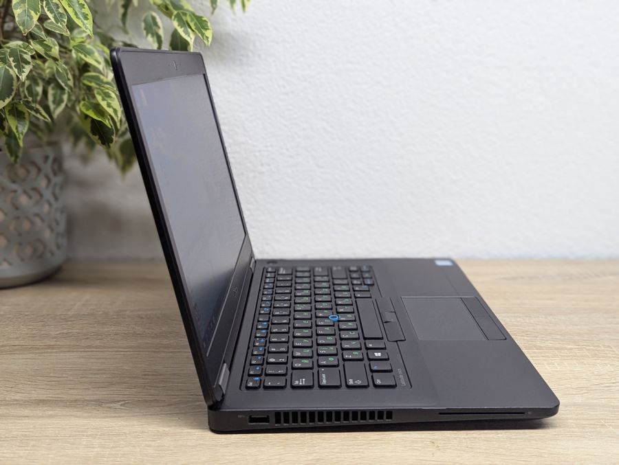 Уцінка! Ноутбук Б/В Dell Latitude E5470, Intel Core i5-6200U, DDR4 8 GB, SSD 128GB, 14" HD [ProductHub SKU Dell329]