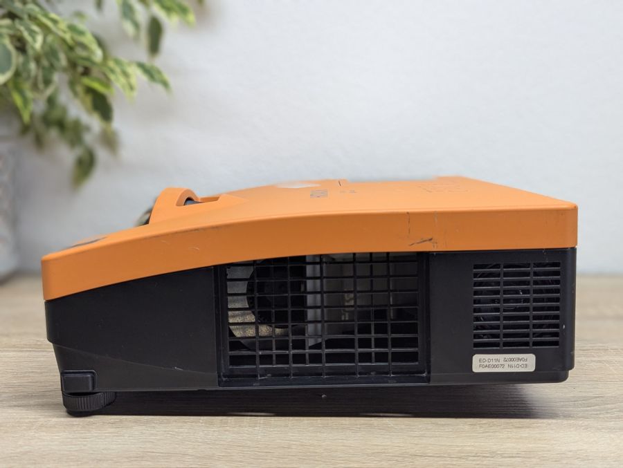 Б/В відеопроєктор Hitachi ED-D11N [ProductHub SKU ED-D11N]
