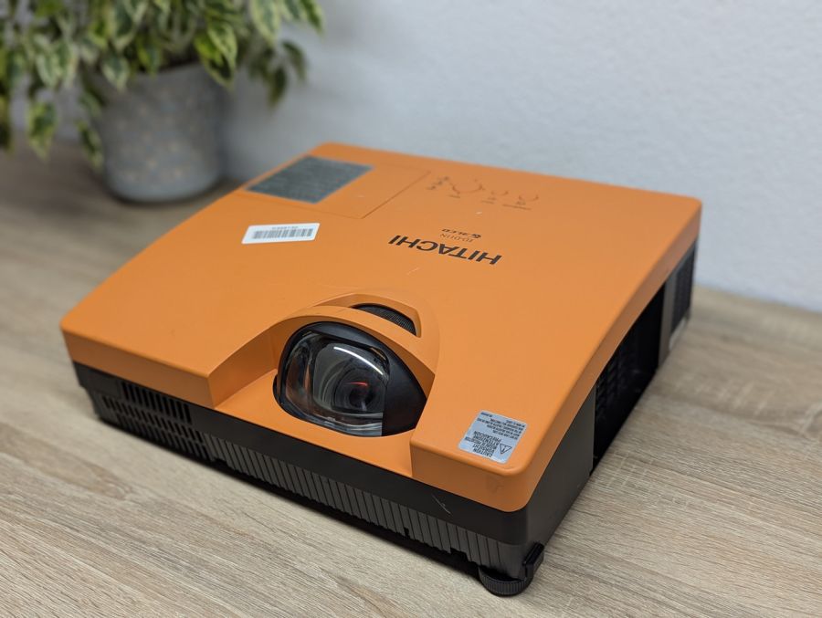 Б/В відеопроєктор Hitachi ED-D11N [ProductHub SKU ED-D11N]