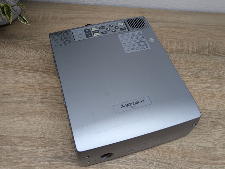 Б/В Проєктор Mitsubishi XL1U [ProductHub SKU XL1U]