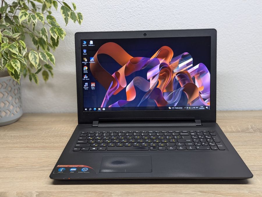 Ноутбук Б/В Lenovo IdeaPad 110, AMD A6-7310, DDR3 8GB, SSD 128GB, Microsoft Basic Display Adapter, 15.6"