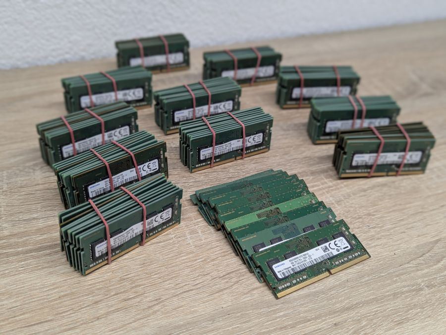 Б/В Оперативна пам'ять Samsung DDR4 4gb / 2666MHz