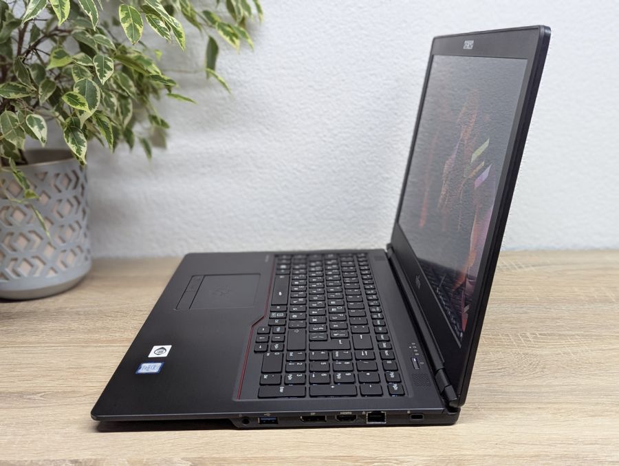 Уцінка! Ноутбук Б/В Fujitsu U758, Intel Core i5-7300U, DDR4 16 GB, SSD 256GB, 15.6" Full HD [ProductHub SKU F197]