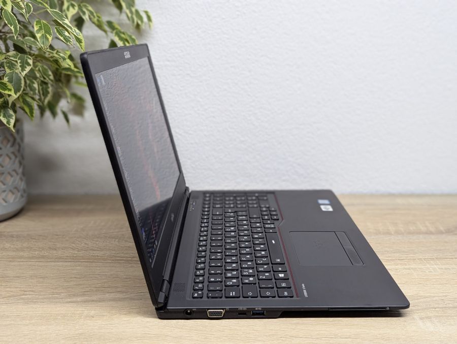 Уцінка! Ноутбук Б/В Fujitsu U758, Intel Core i5-7300U, DDR4 16 GB, SSD 256GB, 15.6" Full HD [ProductHub SKU F197]