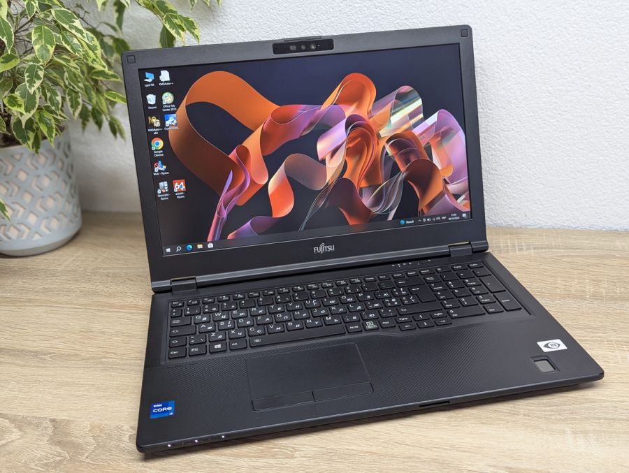 Уцінка! Ноутбук Б/В Fujitsu LifeBook E5511, Intel Core i7-1165G7, DDR4 16 GB, SSD 256GB, 15.6" Full HD [ProductHub SKU F206]