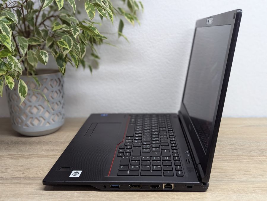 Уцінка! Ноутбук Б/В Fujitsu LifeBook E5511, Intel Core i7-1165G7, DDR4 16 GB, SSD 256GB, 15.6" Full HD [ProductHub SKU F206]