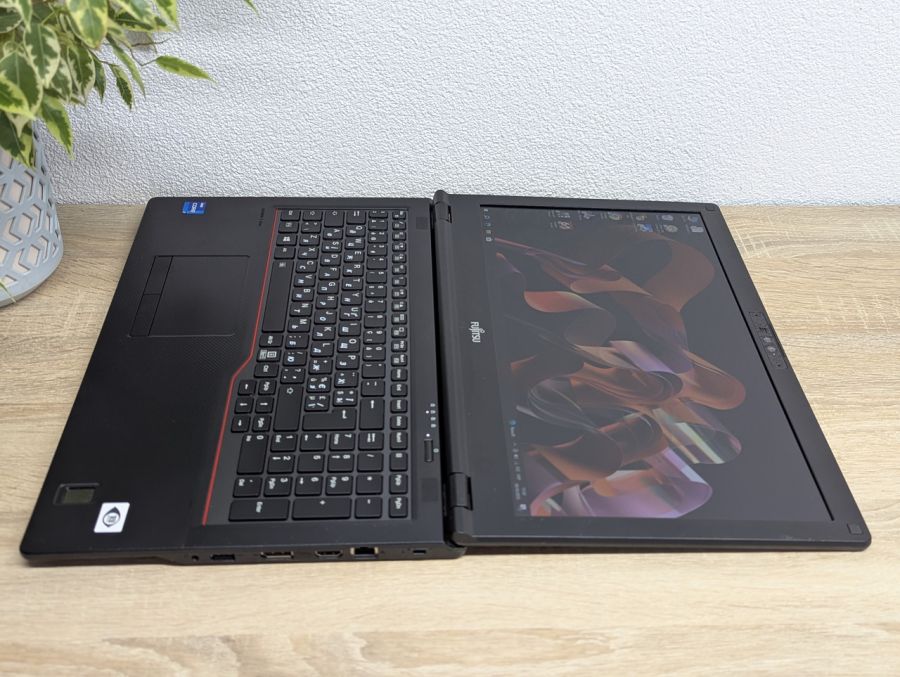 Уцінка! Ноутбук Б/В Fujitsu LifeBook E5511, Intel Core i7-1165G7, DDR4 16 GB, SSD 256GB, 15.6" Full HD [ProductHub SKU F206]