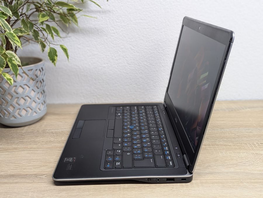 Уцінка! Ноутбук Б/В Dell Latitude E7440, Intel Core i5-4300U, DDR3 8 GB, SSD 128GB, 14" Full HD [ProductHub SKU Dell370]