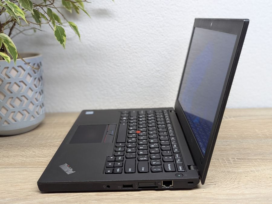 Уцінка! Ноутбук Б/В Lenovo ThinkPad X260, Intel Core i5-6200U, DDR4 8 GB, SSD 128GB, 12" HD [ProductHub SKU L170]