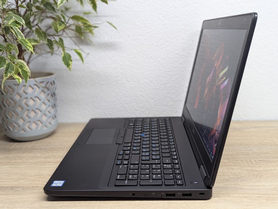 Ноутбук Б/В Dell Latitude E5570, Intel Core i7-6820HQ, DDR4 8 GB, SSD 256GB, AMD Radeon R7 M370 2Gb, 15.6" Full HD [ProductHub SKU Dell374]