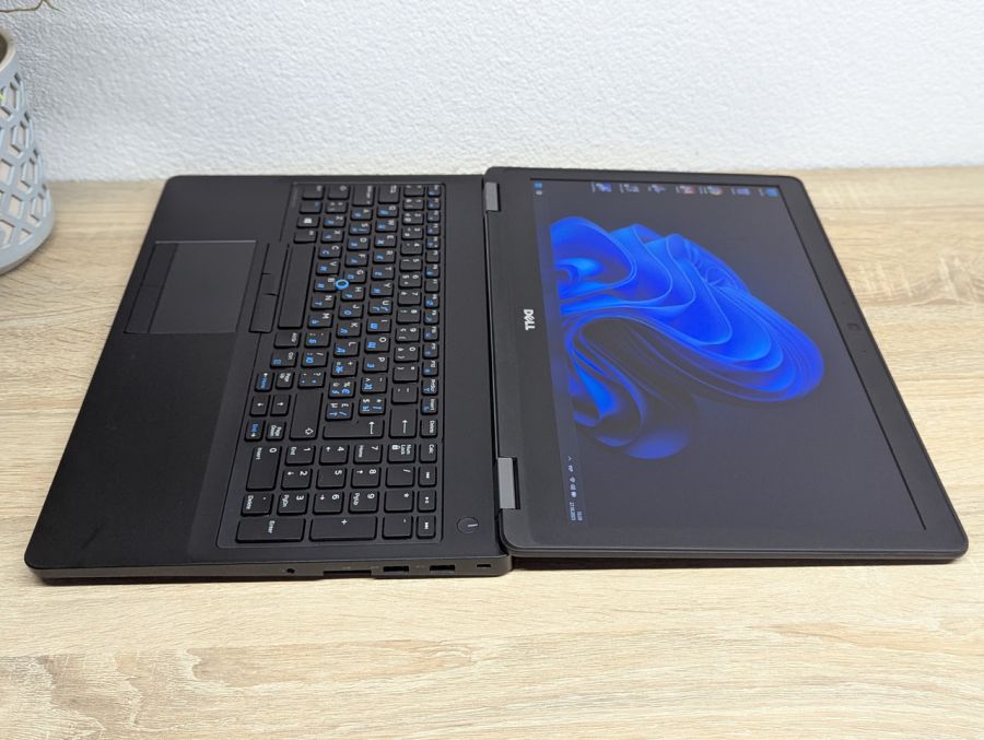 Уцінка! Ноутбук Б/В Dell Latitude E5570, Intel Core i5-6440HQ, DDR4 8 GB, SSD 256GB, AMD Radeon R7 M370 2Gb, 15.6" Full HD [ProductHub SKU Dell376]