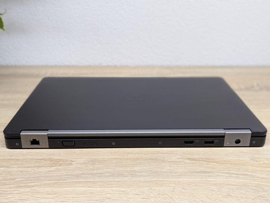 Ноутбук Б/В Dell Latitude E5570, Intel Core i5-6300U, DDR4 8GB, SSD 256GB, AMD Radeon R7 M360 2GB, 15.6" Full HD