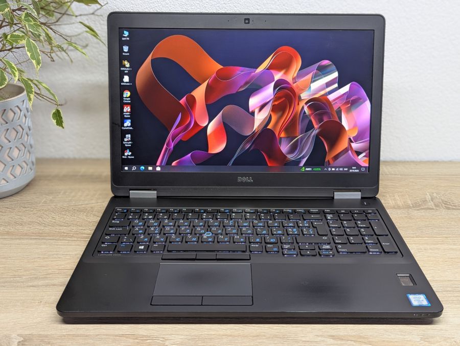 Ноутбук Б/В Dell Latitude E5570, Intel Core i5-6300U, DDR4 8GB, SSD 256GB, 15.6" Full HD