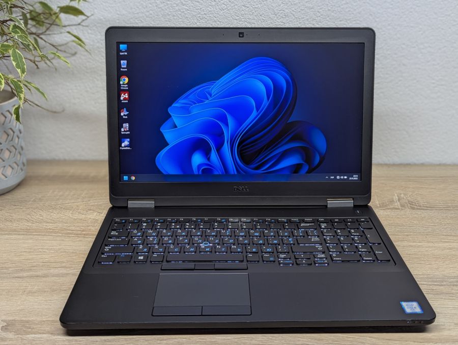 Ноутбук Б/В Dell Latitude E5570, Intel Core i5-6440HQ, DDR4 8GB, SSD 128GB, AMD Radeon R7 M370 2GB, 15.6" Full HD