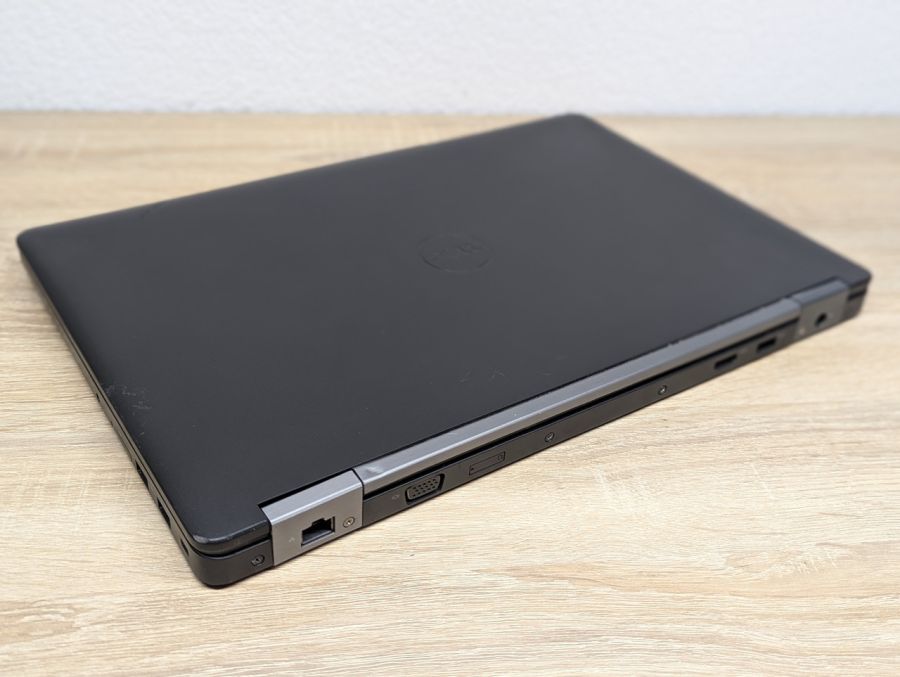 Уцінка! Ноутбук Б/В Dell Latitude E5570, Intel Core i5-6300U, DDR4 8 GB, SSD 128GB, 15.6" HD [ProductHub SKU Dell387]