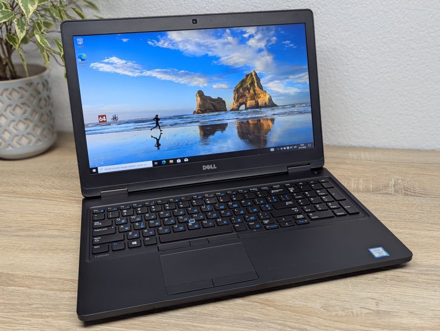 Ноутбук Б/В Dell Latitude 5580, Intel Core i5-7300U, DDR4 8GB, SSD 256GB, 15.6" Full HD