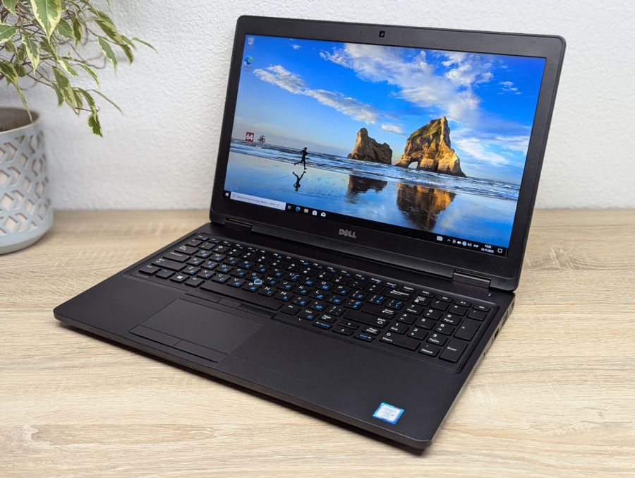 Ноутбук Б/В Dell Latitude 5580, Intel Core i5-7300U, DDR4 8GB, SSD 256GB, 15.6" Full HD