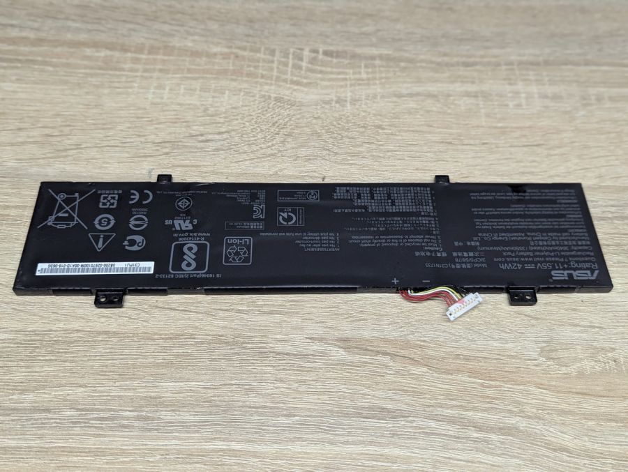 Б/В Оригінальна акумуляторна батарея Asus C31N1733 [ProductHub SKU C31N1733]