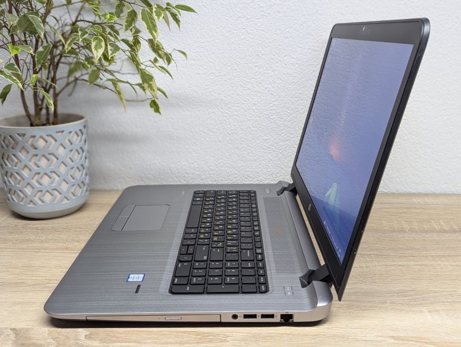 Ноутбук Б/В HP ProBook 470 G3, Intel Core i5-6200U, DDR4 8GB, SSD 128GB + SSD 750GB, AMD Radeon R7 M340 1GB, 17"