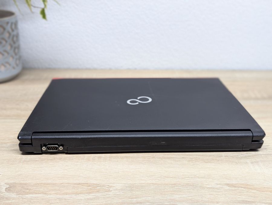 Ноутбук Б/В Fujitsu LifeBook E557, Intel Core i5-7200U, DDR4 8 GB, SSD 128GB, 15.6" HD [ProductHub SKU F214]