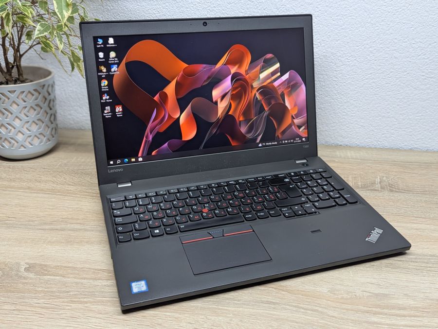 Ноутбук Б/В Lenovo ThinkPad T560, Intel Core i5-6300U, DDR3 8GB, SSD 128GB, 15.6" Full HD