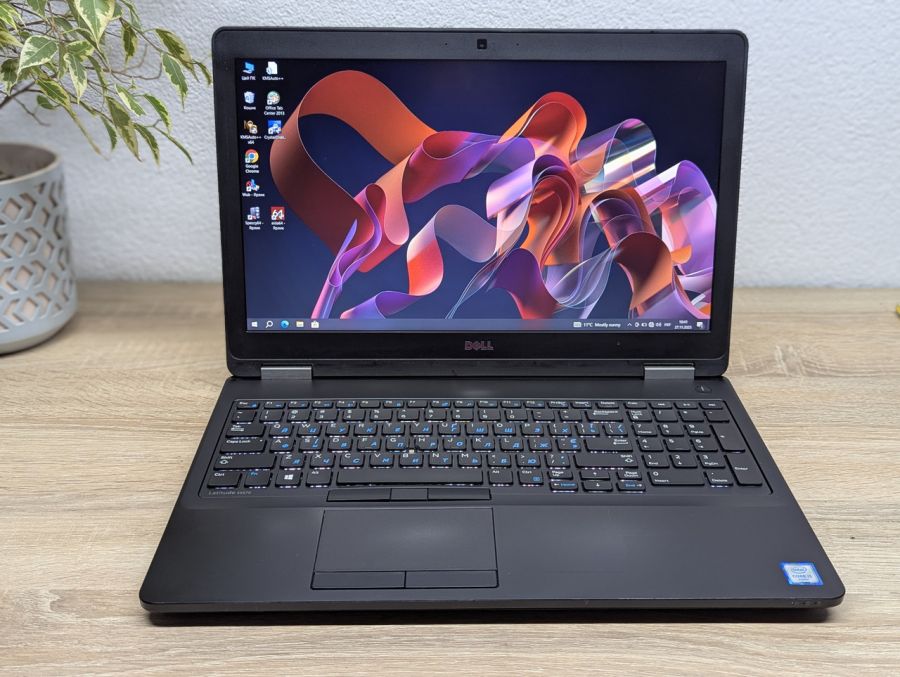 Уцінка! Ноутбук Б/В Dell Latitude E5570, Intel Core i5-6440HQ, DDR4 16 GB, SSD 256GB, AMD Radeon R7 M370 2Gb, 15.6" Full HD [ProductHub SKU Dell411]