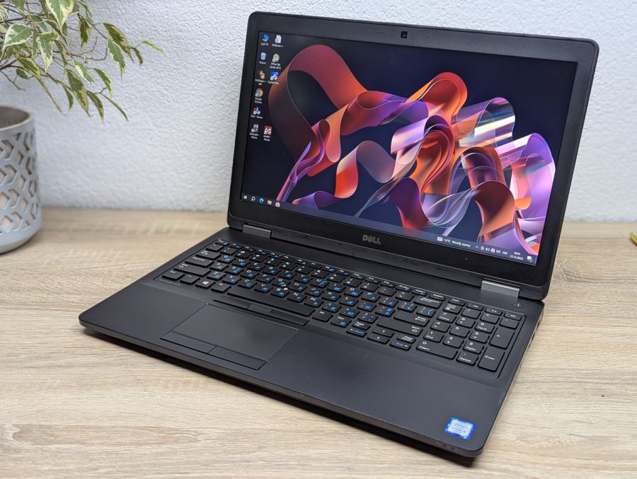 Уцінка! Ноутбук Б/В Dell Latitude E5570, Intel Core i5-6440HQ, DDR4 16 GB, SSD 256GB, AMD Radeon R7 M370 2Gb, 15.6" Full HD [ProductHub SKU Dell411]