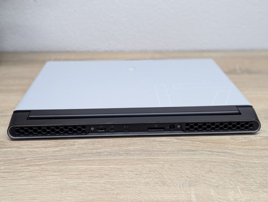 Ноутбук Б/В Alienware M17 R3, Intel Core i7-10750H, DDR3 16 GB, SSD 512GB, NVIDIA GeForce RTX 2070 8Gb, 17" Full HD [ProductHub SKU Ali-m17R3]