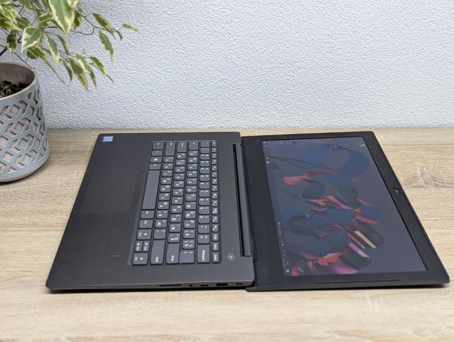 Ноутбук Б/В Lenovo V330-14IKB, Intel Core i5-8250U, DDR4 20 GB, SSD 256GB, 14" Full HD [ProductHub SKU L353]